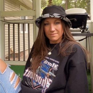 Meet your Posher, Hilary